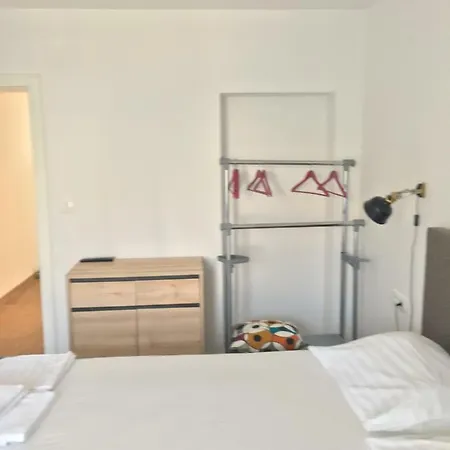 Godinovic * 赫瓦尔